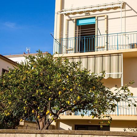 Appartamento Il Limone Zona Centrale Vista Mare 산빈첸초 외부 사진